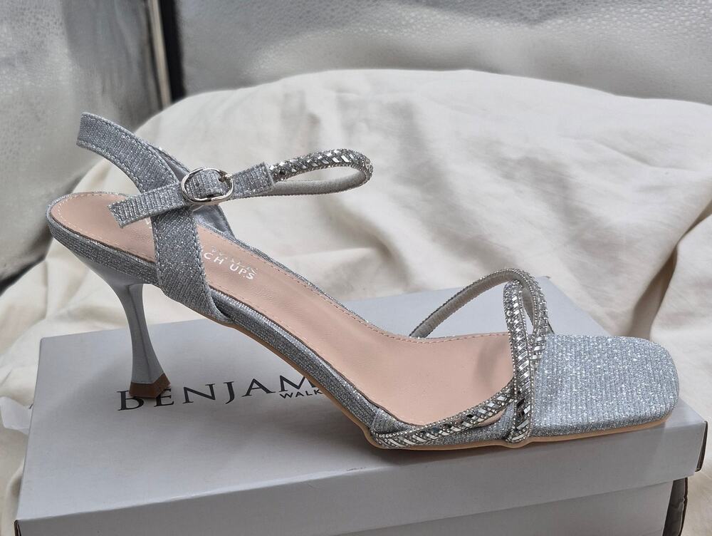 NEW Touch Ups by Benjamin Walk silver shimmer strapped sandals size 11